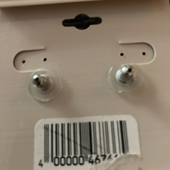 🆕 “AUDREY HEPBURN” CLASSIC. GLASS PEARL PIERCED EARRINGS. NEW. NEVER WORN. - Picture 5 of 5